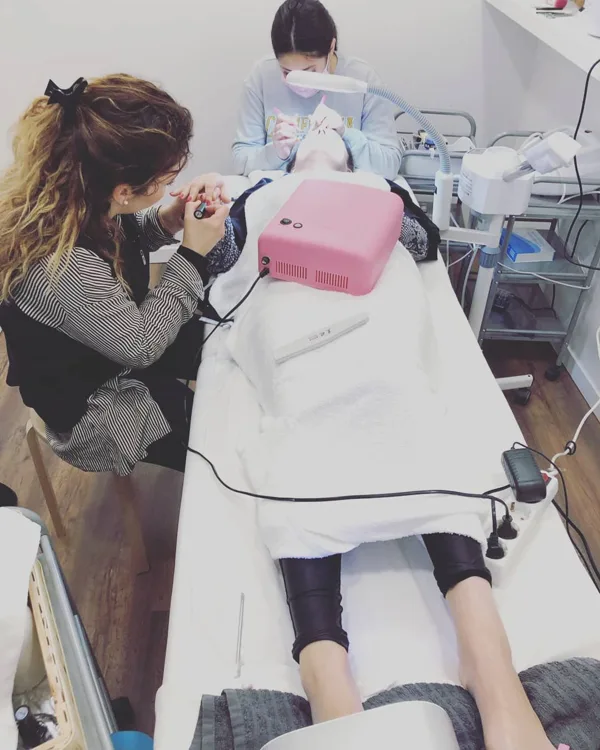 Limpieza facial + Manicura